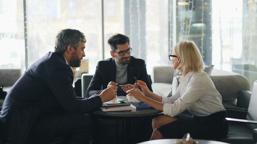 group discussion in meeting
